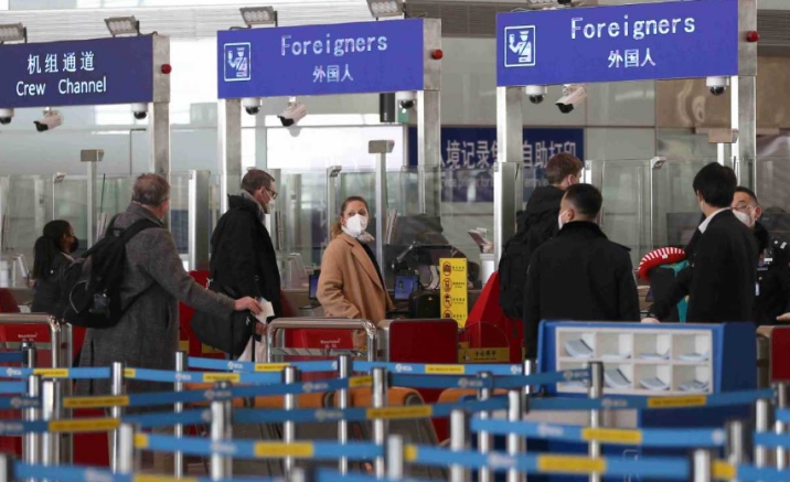 Notice on further adjustment of visa and entry policies for foreigners to China